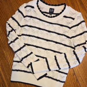 GAP Women's Cream and Black Patterned Sweater